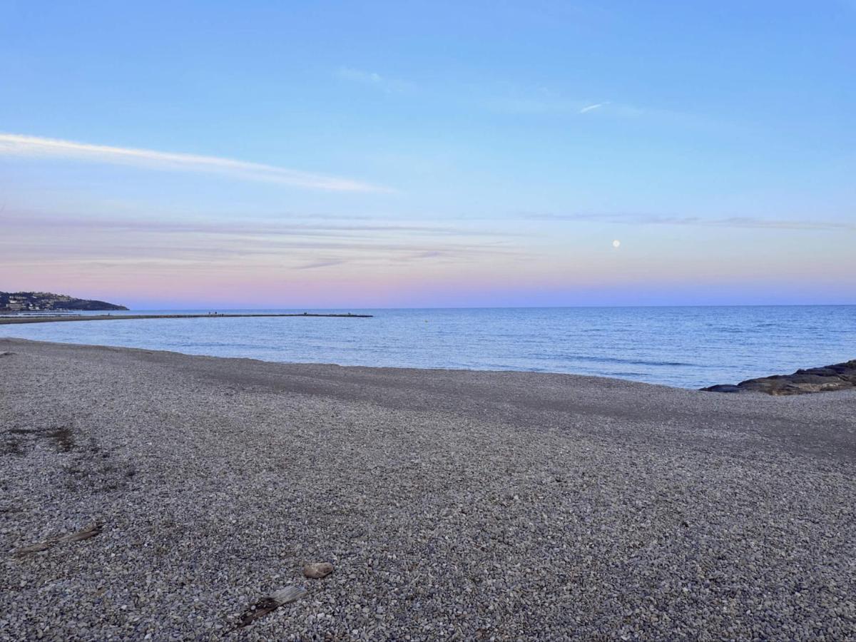 Piso A Pie De Playa Con Piscina Y Vistas Al Mar Daire Benicàssim Dış mekan fotoğraf